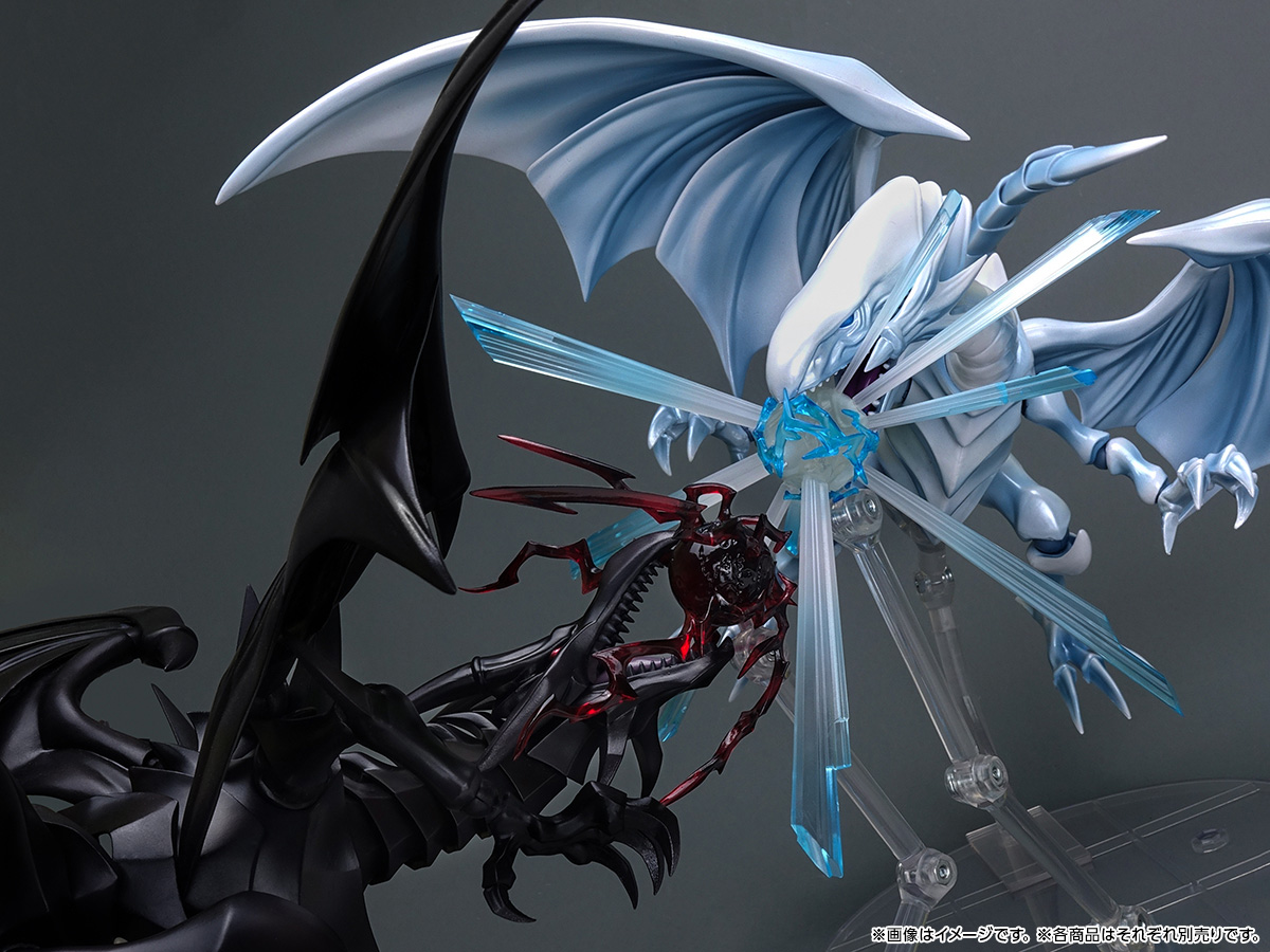 S.H.MonsterArts Blue-Eyed White Dragon & Crimson-Eyed Black Dragon